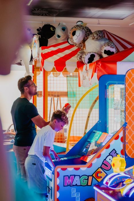 Зал детских игровых автоматов и Луна-Парк в Бибионе