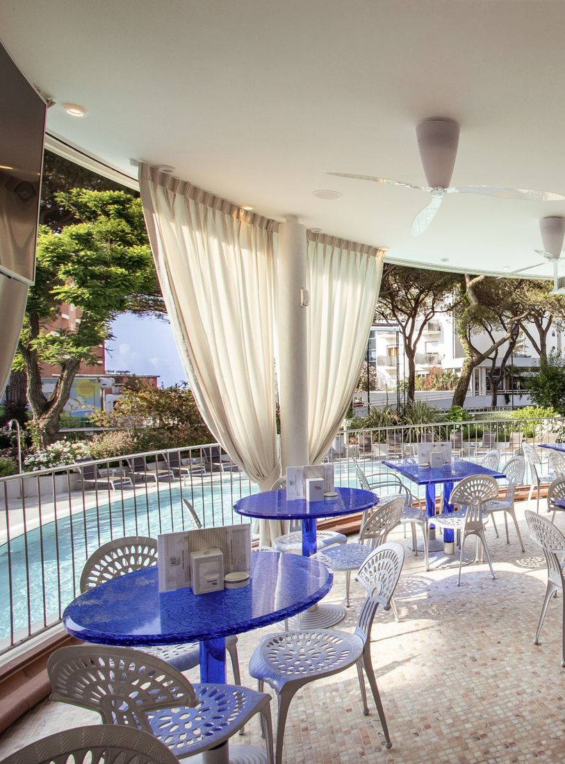 Serenissima in Bibione: Residenz mit Bar am Swimmingpool