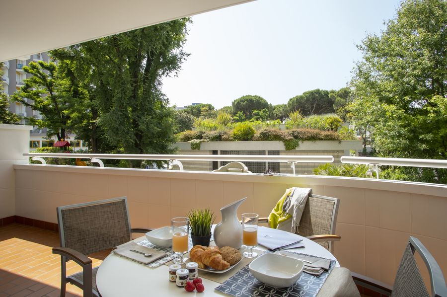 Residence Serenissima: Zweizimmerwohnungen mit Terrasse und Privatgarten