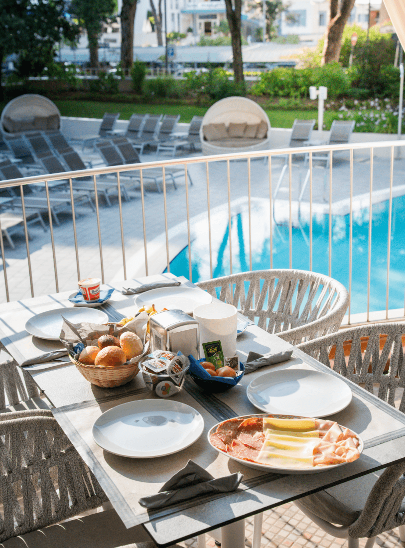 Serenissima in Bibione: Residenz mit Bar am Swimmingpool